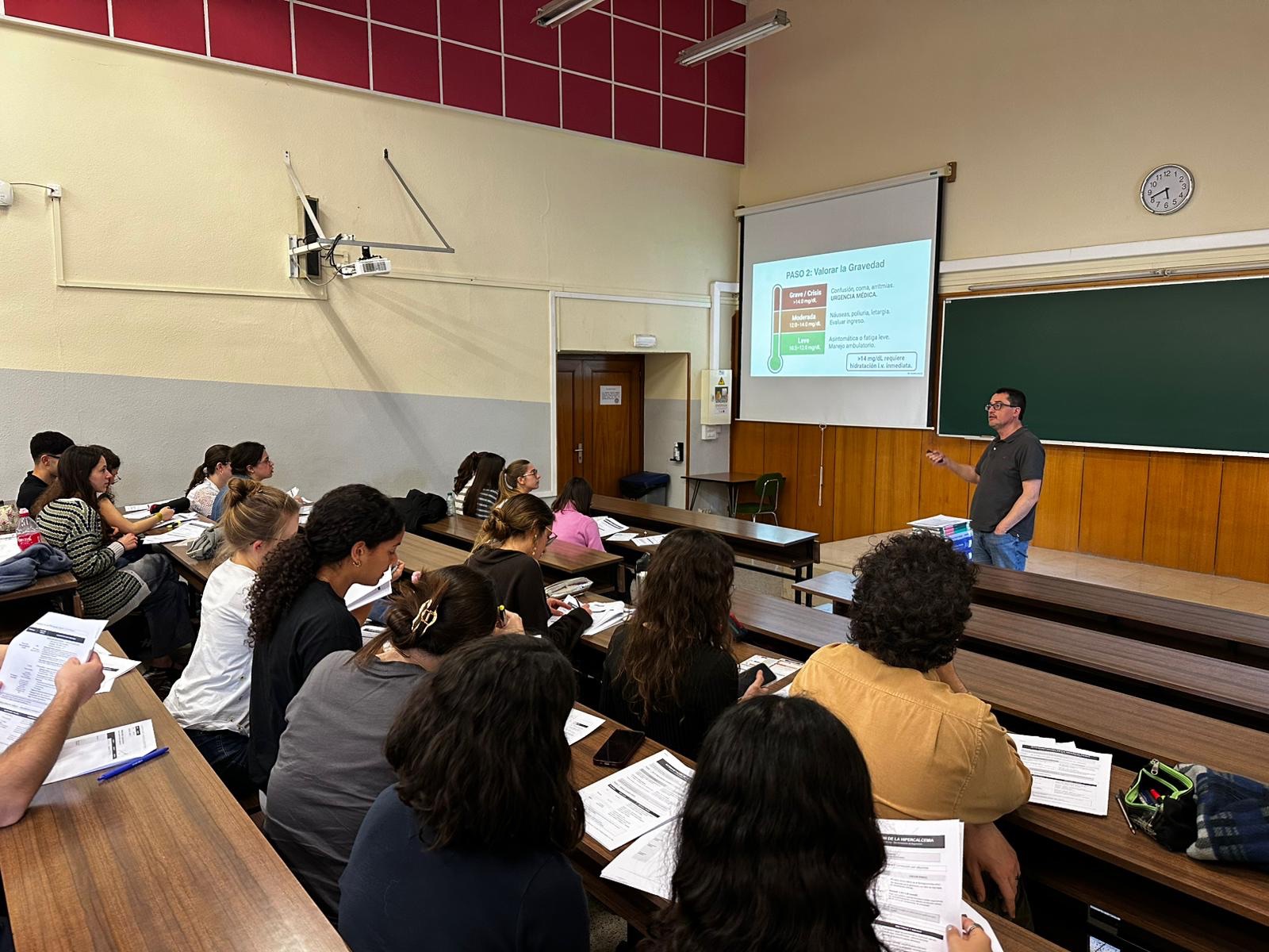 Estudiantes durante el Taller de razonamiento clínico