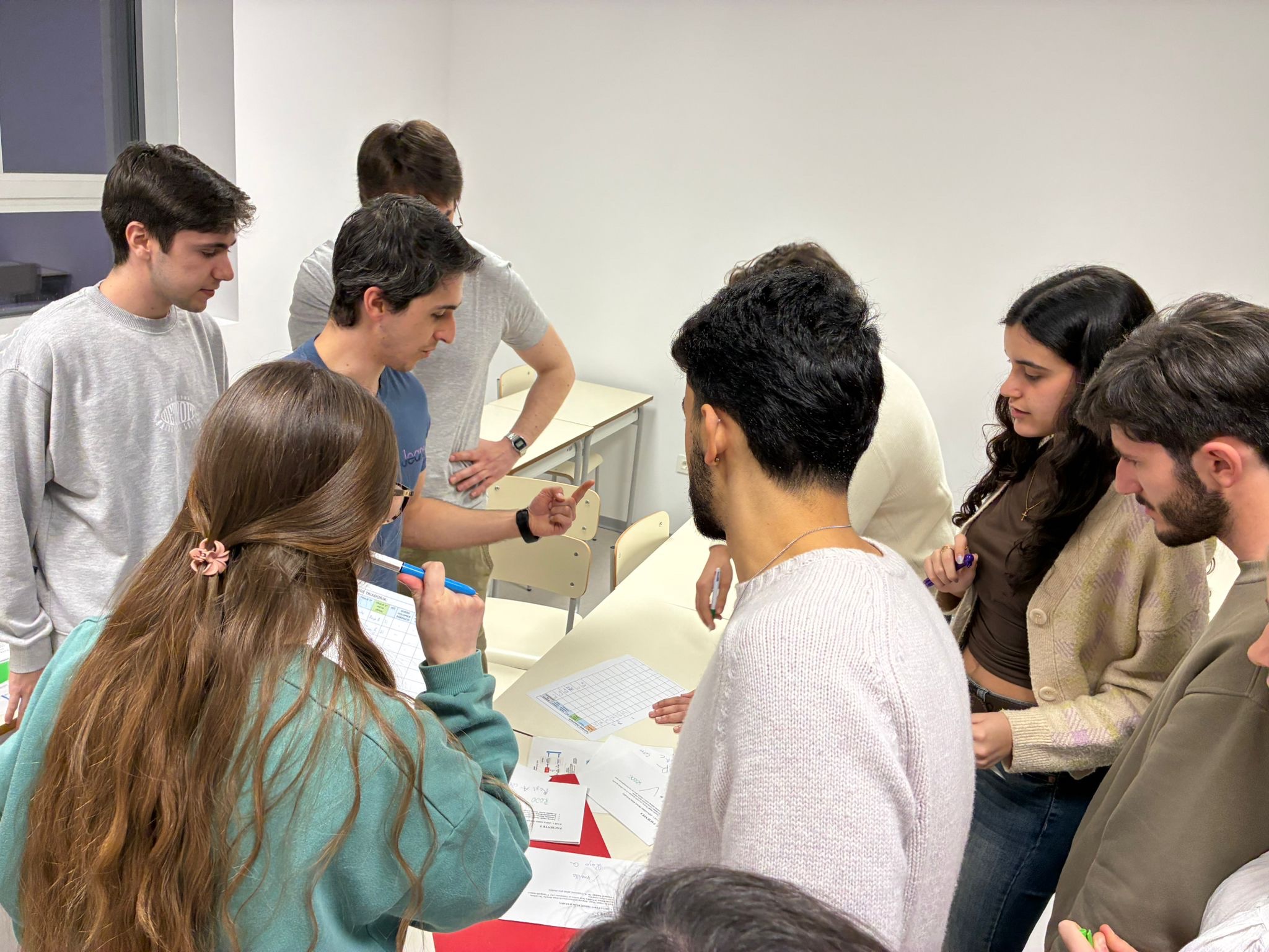 Estudiantes de AIEME-Valladolid participando en un taller formativo
